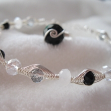 Faceted Glass Rondelles with Herringbone Weave img_1567.jpg